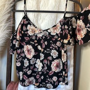 Floral flowy tank top!! Medium!! Belk